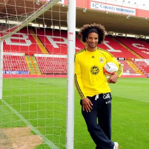 David James Joins Bristol City: English Legend Signs for the Robins