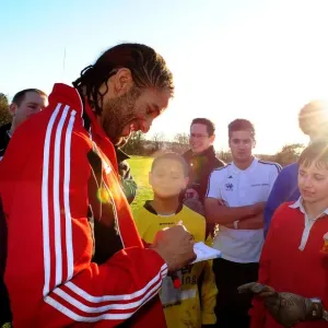 David James Visits Ashton Park School with Bristol City FC: A Memorable Day for Young Fans (Season 10-11) David James Visits Ashton Park School with Bristol City FC: A Memorable Day for Young Fans (Season 10-11)