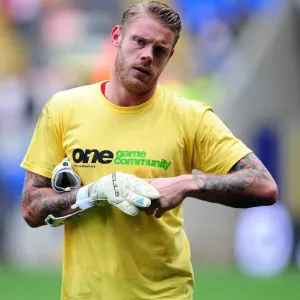 El entrenador Dean Gerken de la ciudad de Bristol en acción contra los Bolton Wanderers en el Estadio Reebok durante un partido del campeonato inglés de fútbol para 2010-11