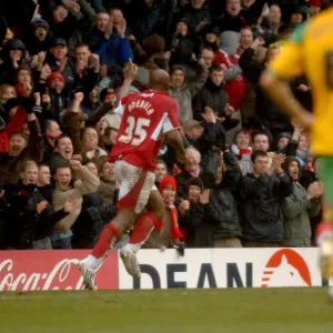 El momento eufórico de Dele Adebola, celebrando un gol para el Bristol City contra el Norwich City