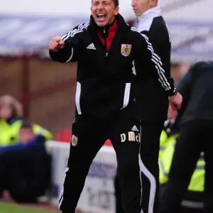 Derek McInnes Motivates Bristol City during October 2011 Championship Match against Barnsley