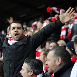 Season 14-15 Photographic Print Collection: Bristol City v West Ham United - Fans