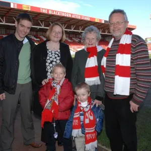Quatre générations de fans du Bristol City FC : une tradition familiale à l'Ashton Gate (Bristol City contre le Hull City)