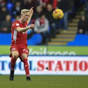 Hordur Magnusson Passes the Ball for Bristol City against Reading, November 2016