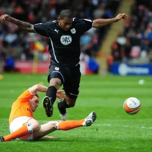 Intense Championship Showdown: Elliott vs. Vaughan - Blackpool vs. Bristol City (02/05/2010)