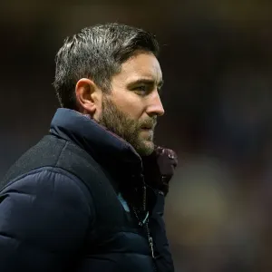 Intense Moment: Lee Johnson Leads Bristol City Charge Against Brighton & Hove Albion