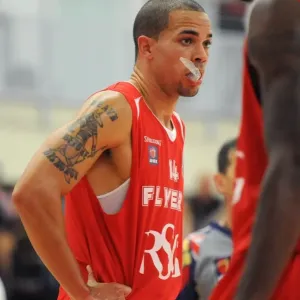 Intense Rivalry: Flyers vs. Raiders in British Basketball Cup at Wise Campus Intense Rivalry: Flyers vs. Raiders in British Basketball Cup at Wise Campus