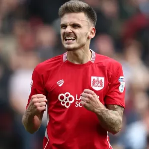 Jamie Paterson's Euphoric Goal Celebration: A Thrilling Moment at Ashton Gate (Sky Bet Championship 2017)