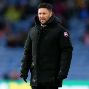 Lee Johnson Leads Bristol City in FA Cup Battle at Turf Moor Print Lee Johnson Leads Bristol City in FA Cup Battle at Turf Moor Print