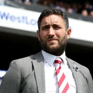 Lee Johnson Leads Bristol City at Loftus Road: Sky Bet Championship Showdown against Queens Park Rangers (07/05/2016)