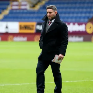 Lee Johnson Rallies Bristol City at Turf Moor Print Lee Johnson Rallies Bristol City at Turf Moor Print
