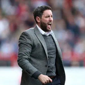 Lee Johnson Shouting During Bristol City vs Queens Park Rangers Championship Match at Ashton Gate, 2017