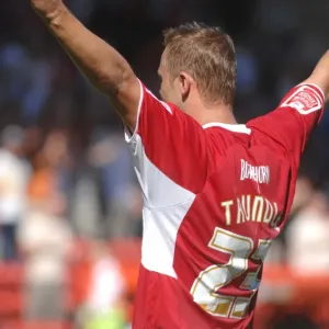 Lees beeindruckendes Tor von Lee Trundle: Ein unvergessliches Moment aus dem Spiel zwischen Bristol City und Scunthorpe United Lees beeindruckendes Tor von Lee Trundle: Ein unvergessliches Moment aus dem Spiel zwischen Bristol City und Scunthorpe United