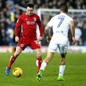 Leeds United vs. Bristol City: Lee Tomlin vs. Kemar Roofe Battle at Elland Road, Sky Bet Championship Leeds United vs. Bristol City: Lee Tomlin vs. Kemar Roofe Battle at Elland Road, Sky Bet Championship