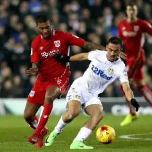 Mark Little vs Kemar Roofe: Intense Moment at Elland Road during Leeds United vs Bristol City Championship Clash Mark Little vs Kemar Roofe: Intense Moment at Elland Road during Leeds United vs Bristol City Championship Clash