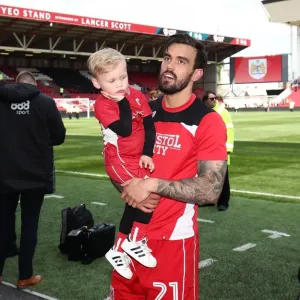 Marlon Pack in Action: Thrilling Sky Bet Championship Clash between Bristol City and Birmingham City (May 2017)