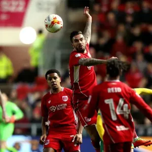 Marlon Pack Wins a Header: Bristol City vs. Norwich City, Sky Bet Championship (07/03/2017)