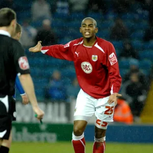 Marvin Elliott appeals to referee Rob Shoebridge