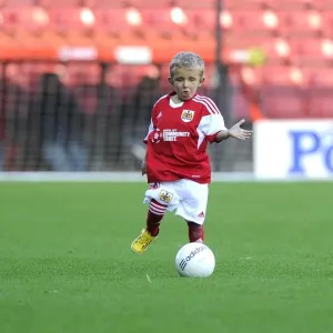 Mascot Showdown: Bristol City vs Oldham Athletic at Ashton Gate - November 2013 (Sky Bet League One) Mascot Showdown: Bristol City vs Oldham Athletic at Ashton Gate - November 2013 (Sky Bet League One)