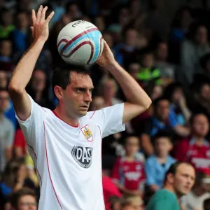 Nicky Hunt in Action Print - Bristol City vs Scunthorpe United
