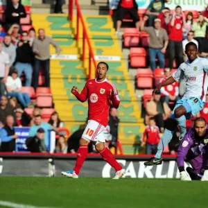 Nicky Maynard's Near Miss: Bristol City vs Burnley, Championship 2011 Nicky Maynard's Near Miss: Bristol City vs Burnley, Championship 2011