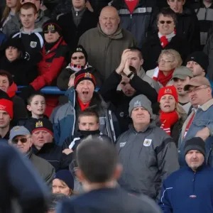Amaros aficionados de la ciudad de Bristol se unen antes del gran partido contra el Cardiff City Amaros aficionados de la ciudad de Bristol se unen antes del gran partido contra el Cardiff City
