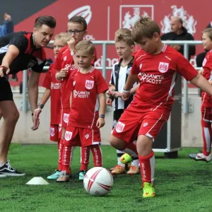Sky Bet Championship Showdown: Bristol City vs Newcastle United at Ashton Gate (August 2016)