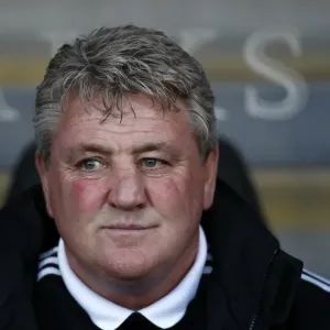 Steve Bruce Leads Hull City Against Bristol City Print