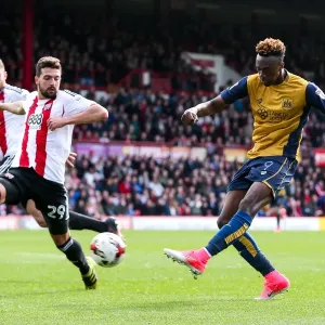 Tammy Abraham's Shot at Griffin Park: Brentford vs. Bristol City, Sky Bet EFL Championship (01/04/2017)