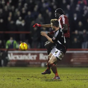 Wade Elliott vs. Clayton Donaldson: Intense Battle at Griffin Park, Brentford v Bristol City, Sky Bet League One Wade Elliott vs. Clayton Donaldson: Intense Battle at Griffin Park, Brentford v Bristol City, Sky Bet League One