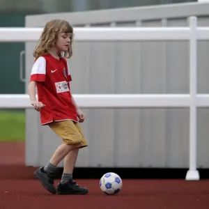 Young Bristol City FC Fan's Excitement at FA WSL Match: BAWFC vs Arsenal Ladies