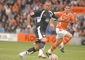 Blackpool V Bristol City Collection: Action-Packed Moment: Lee Trundle vs. Blackpool vs. Bristol City