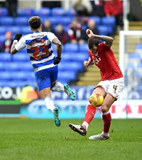 Images Dated 2nd January 2016: Aden Flint Tackles Daniel Williams in Intense Reading vs. Bristol City Championship Clash