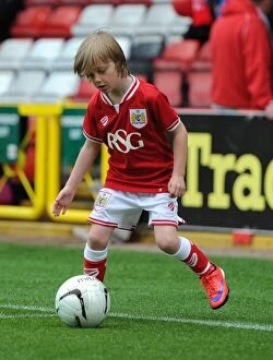 Images Dated 3rd May 2015: Battle for Promotion: Decisive Clash between Bristol City and Walsall in Sky Bet League One at