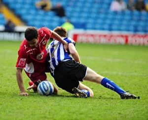 Images Dated 5th April 2010: Battling for Control: Fontaine vs. O'Connor in the Intense Championship Showdown between Sheffield
