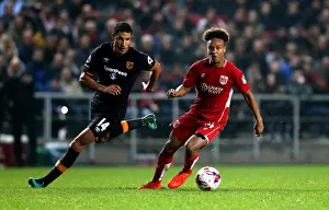 Bobby Reid Drives Past Jake Livermore: Bristol City vs Hull City, 2016 EFL Cup