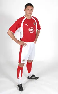 Framed Print : Bradley Orr: A Focused and Determined Player in Bristol City Football Club Jersey Framed Print : Bradley Orr: A Focused and Determined Player in Bristol City Football Club Jersey
