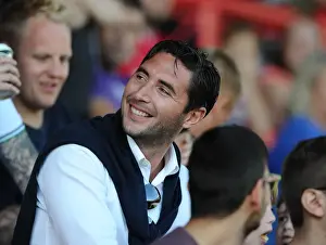 Framed Print : Bradley Orr Reunites with Bristol City Fans during Brentford Match