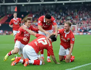 Bristol City Celebrates Greg Cunningham's Goal Against Scunthorpe United at Ashton Gate