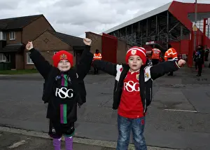 Bristol City Fans Arrive at The Valley for Charlton Athletic vs. Bristol City (Sky Bet Championship, 06.02.2016)