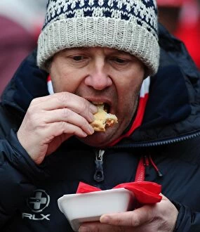 Images Dated 7th February 2015: Bristol City Fans Unwavering Passion at MK Dons vs. Bristol City (February 7, 2015)