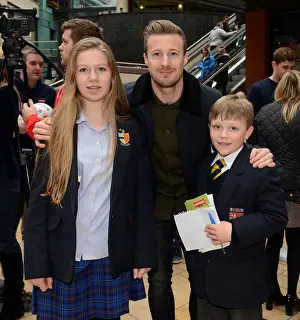 Meet And Greet Prints: Bristol City Fans and Wade Elliott at Cabot Circus - Johnstones Paint Trophy
