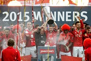 Images Dated 22nd March 2015: Bristol City FC Celebrate Johnstones Paint Trophy Victory over Walsall (2015)