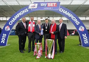 Bristol City FC: Celebrating League One and JPT Trophy Victories (May 2015)
