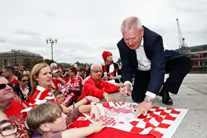 Champions Prints: Bristol City FC: Champion's Bus Parade - Throngs of Fans Celebrate Promotion to Championship with Steve Lansdown
