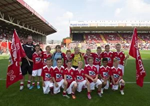 Images Dated 6th September 2014: Bristol City FC Honors Scunthorpe United at Ashton Gate