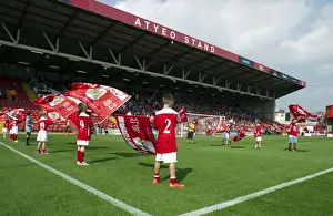 Bristol City V Scunthorpe Prints: Bristol City FC Pays Tribute: Guard of Honor for Scunthorpe United