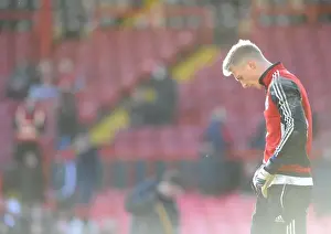 Framed Print : Bristol City FC: Simon Moore Readies for Kick-off Against Carlisle United (01-02-2014)