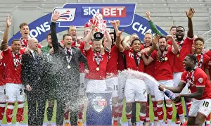 Bristol City FC: Sky Bet League One Champions 2015 - Lifting the Trophy