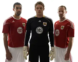 Framed Print : Bristol City First Team: 09-10 New Kit - A Fresh Look for the Robins